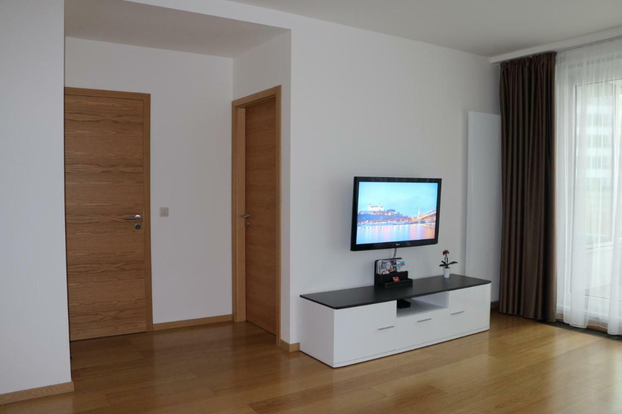 Panorama City Apartment With Free Parking Bratislava Ngoại thất bức ảnh